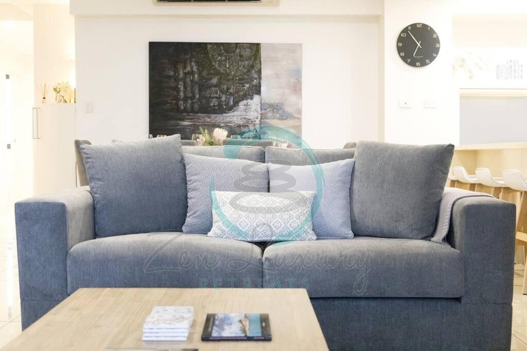 Zen Ocean Charm 3br Luxury W/front Pool + Bbq Apartment