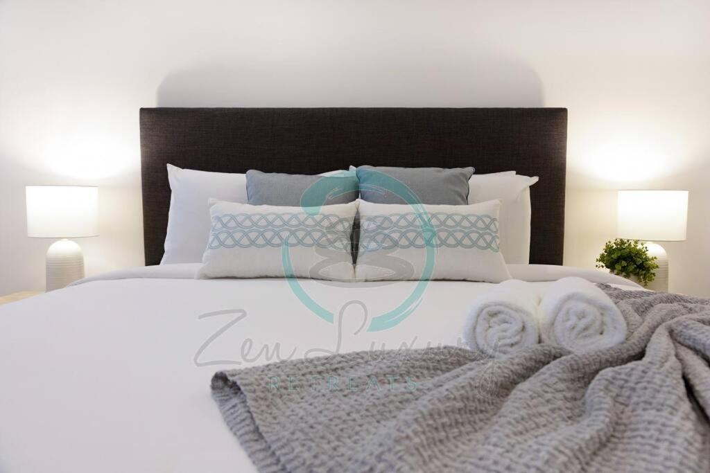 Zen Ocean Charm 3br Luxury W/front Pool + Bbq Apartment *